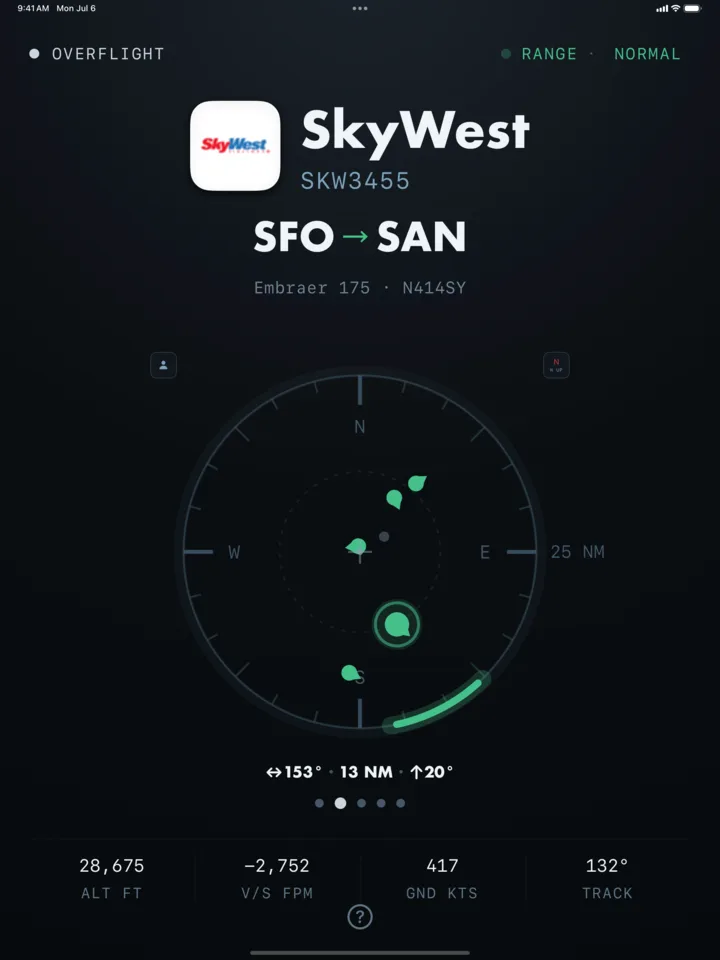 Overflight on iPad with live traffic and one aircraft in focus.